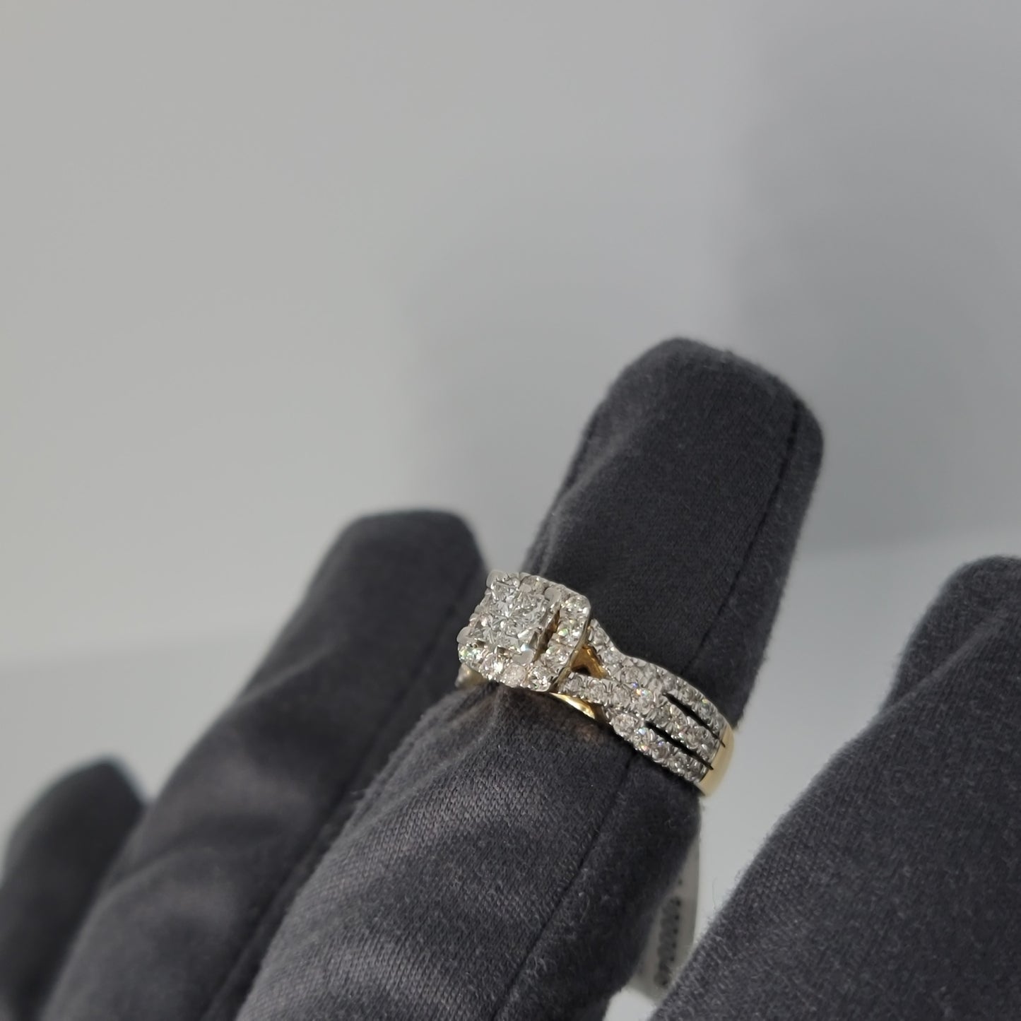 1.00 carat Natural Diamonds Engagement Ring