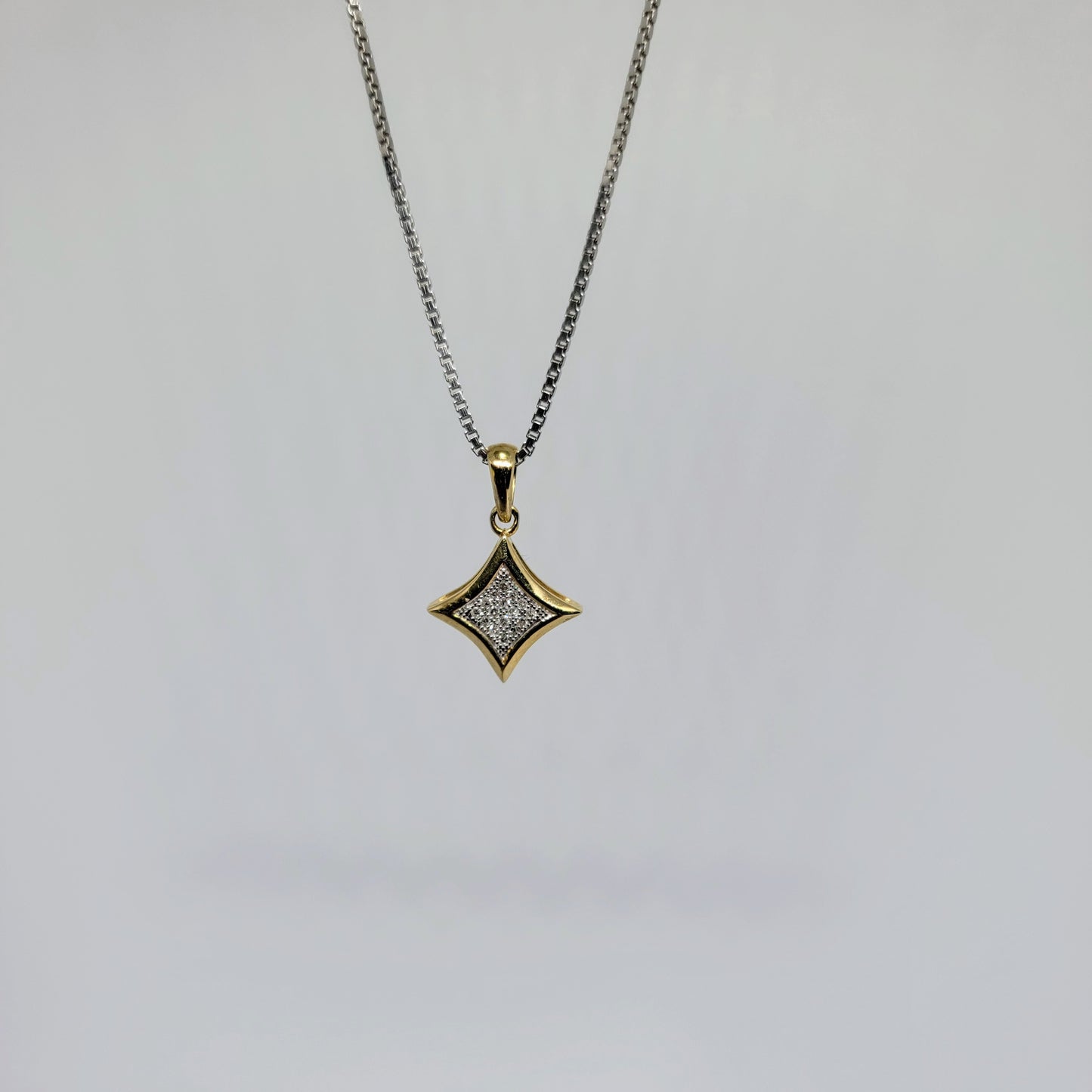 Natural Diamond, 10 karat gold Pendant