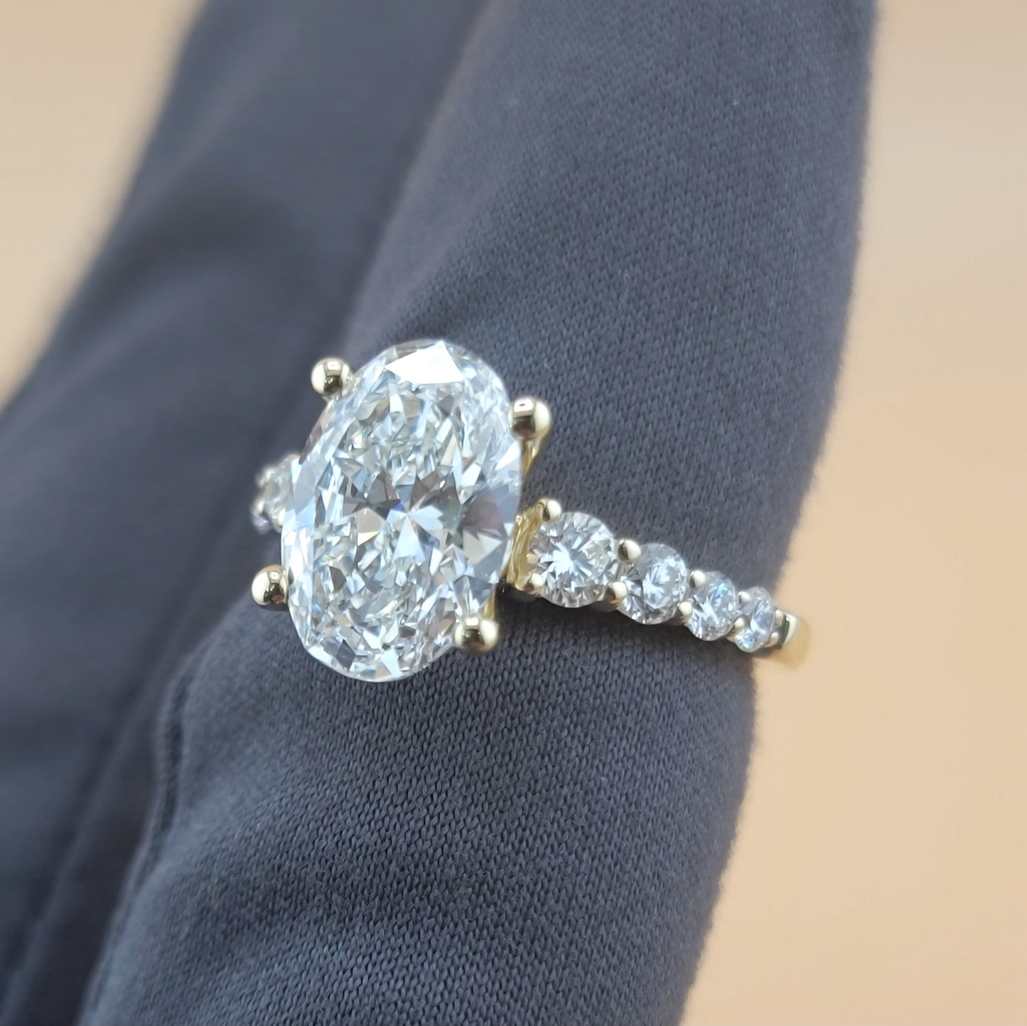 3.06 carats Oval cut center 3.80 carats diamonds 14k gold Engagement Ring