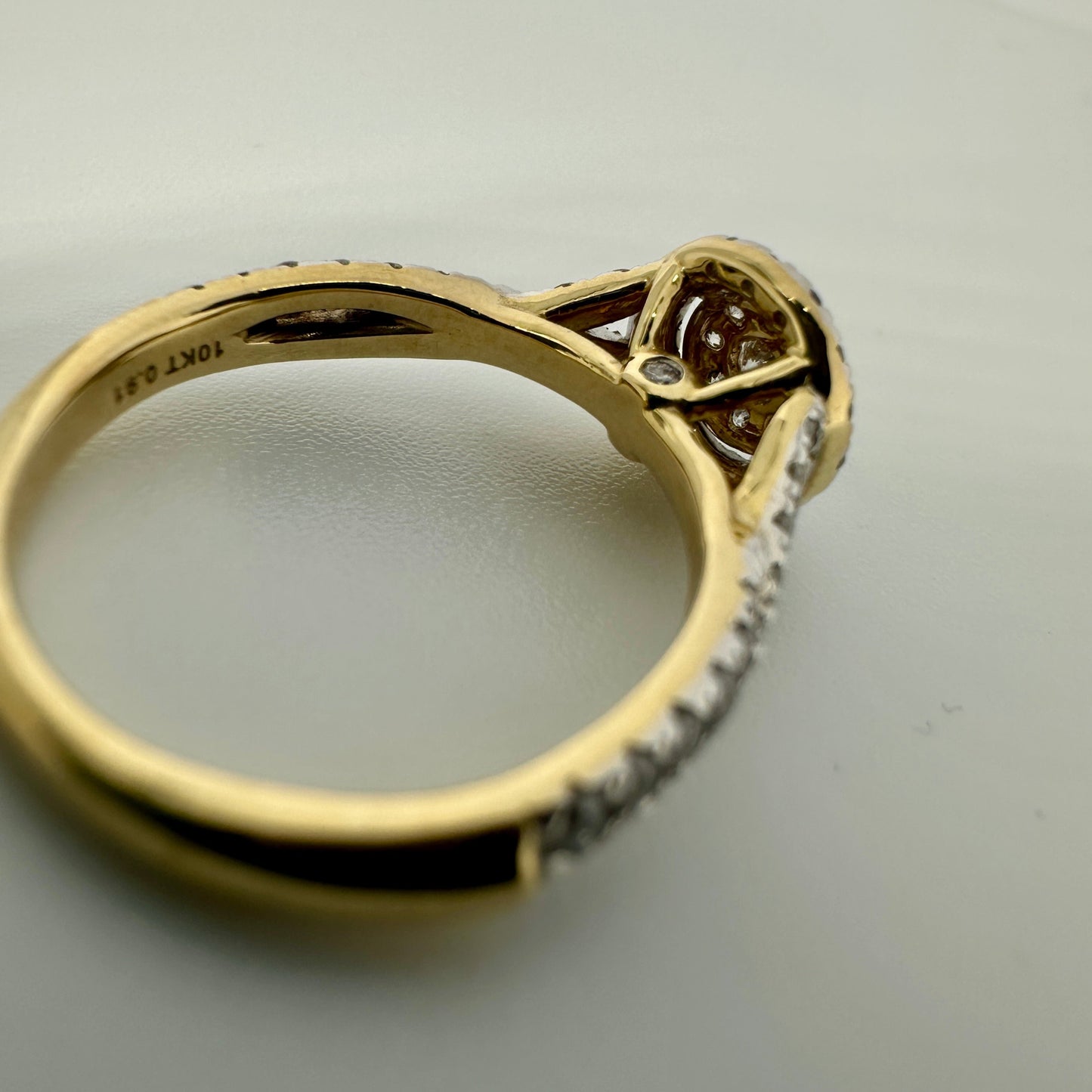 0.91 Carats Natural Diamonds 10 karat yellow gold Engagement Ring