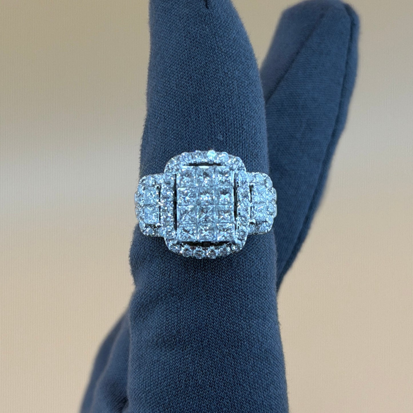 2.5 carats Natural diamonds 14k gold Engagement Ring
