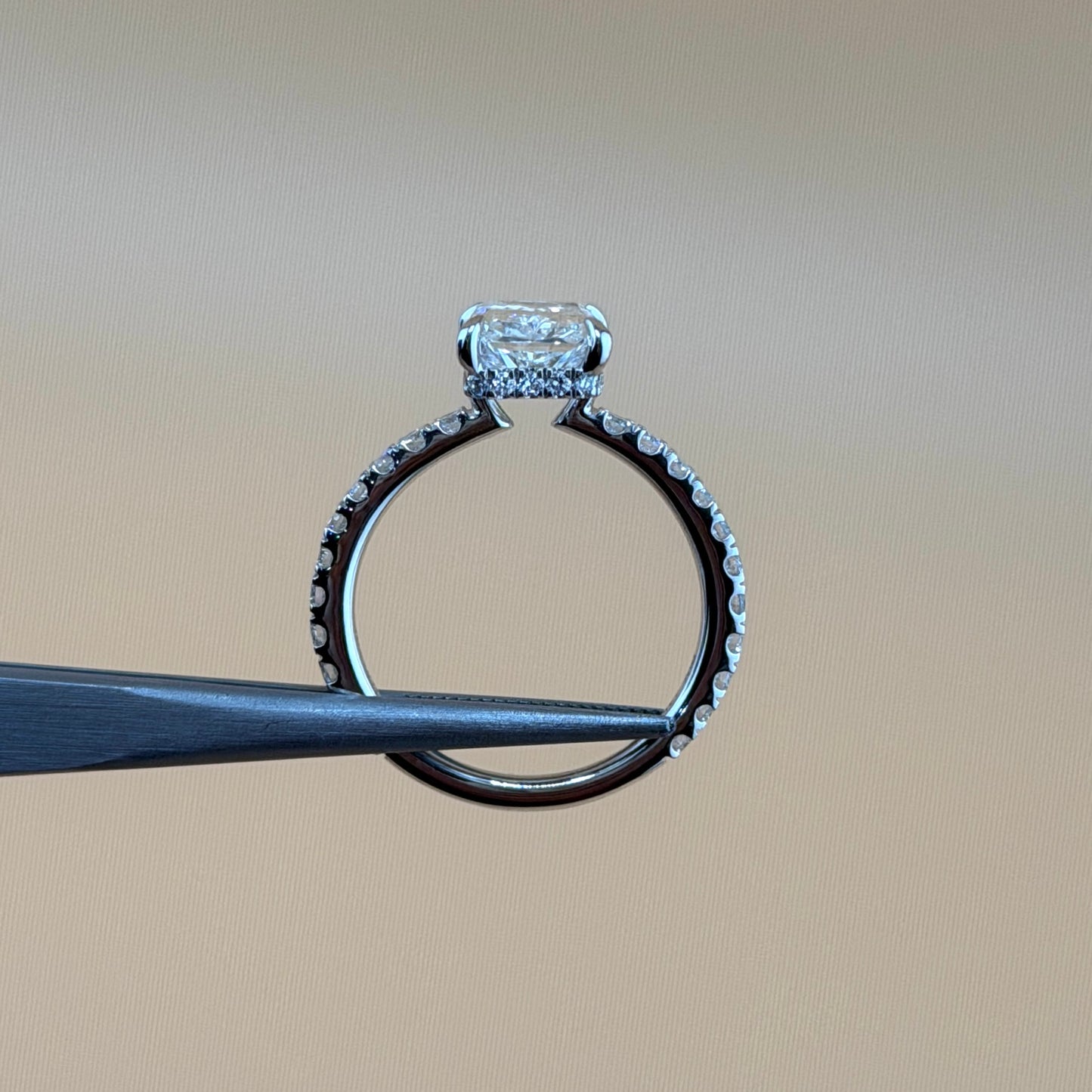 3.04 carats radiant center 4.07carats diamonds 14k gold Engagement Ring