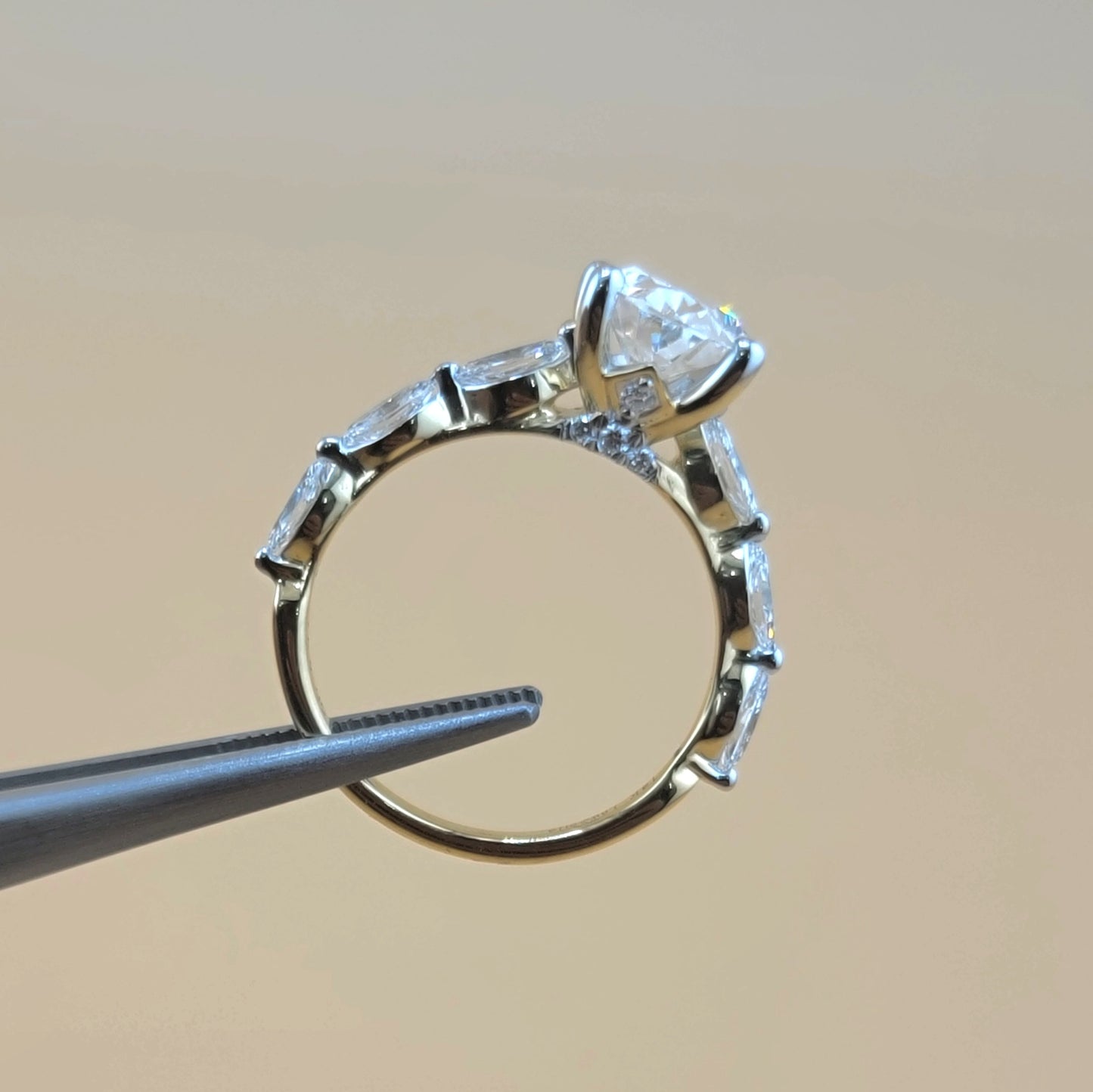 2.03 carats Oval cut center 2.86 carats diamonds 14k gold Engagement RIng