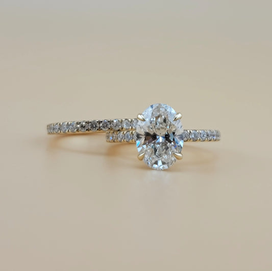 3.06 carats Oval cut center 4.45 carats diamonds 14k gold Engagement Ring