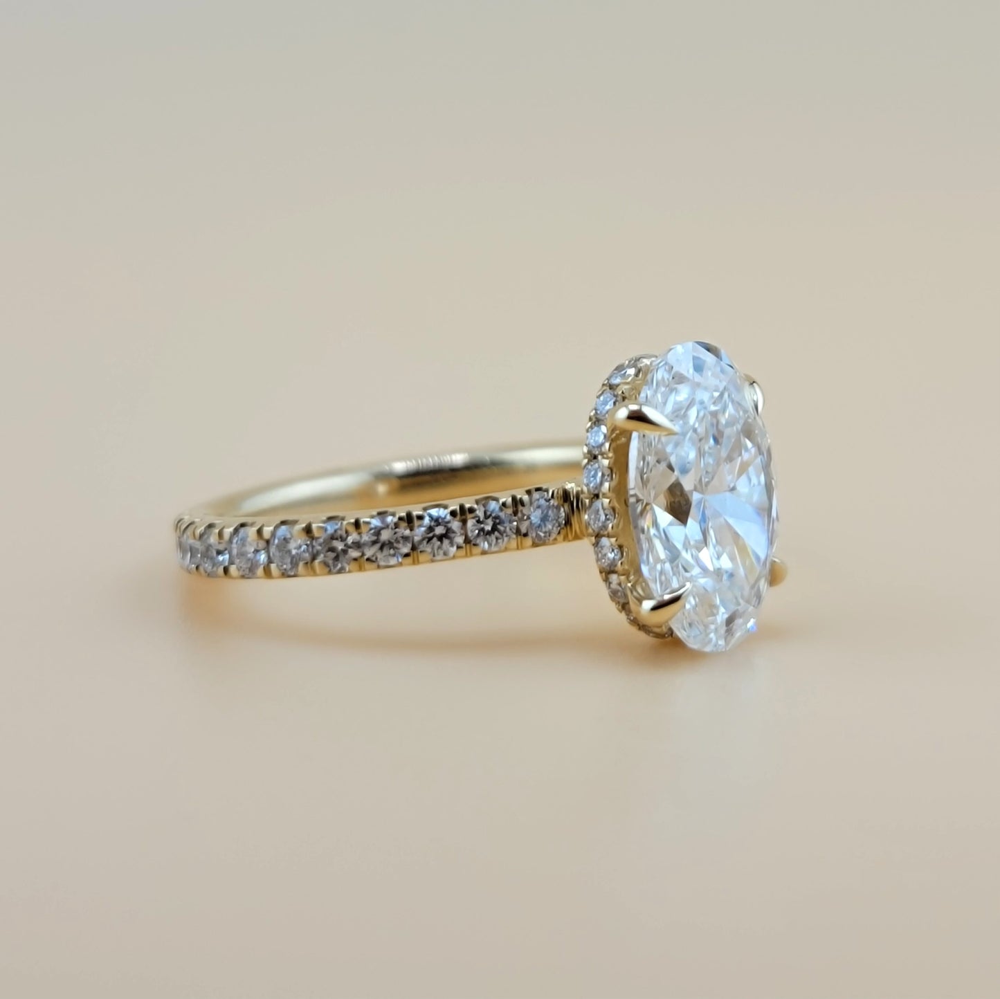 3.06 carats Oval cut center 4.45 carats diamonds 14k gold Engagement Ring