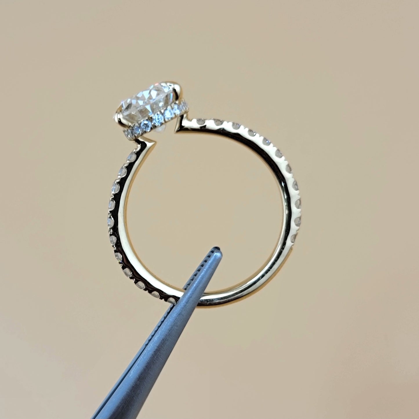 3.06 carats Oval cut center 4.45 carats diamonds 14k gold Engagement Ring