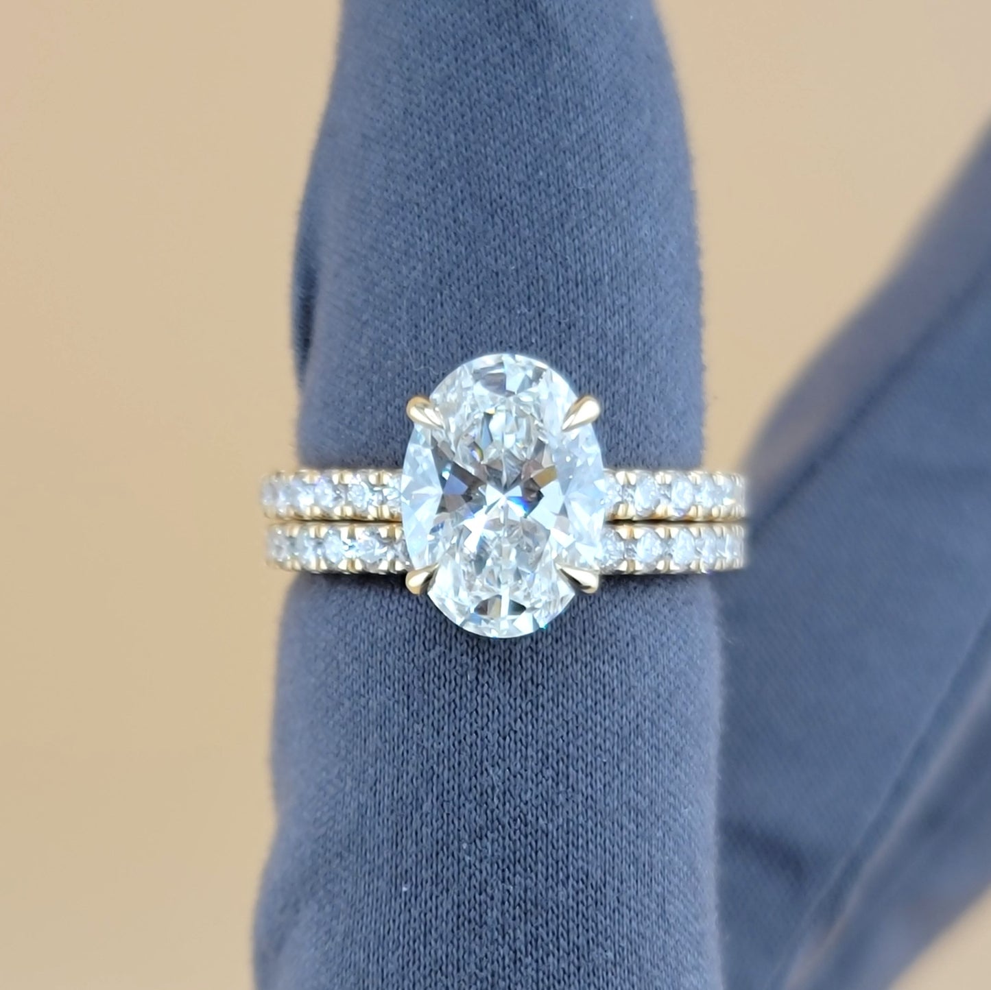 3.06 carats Oval cut center 4.45 carats diamonds 14k gold Engagement Ring