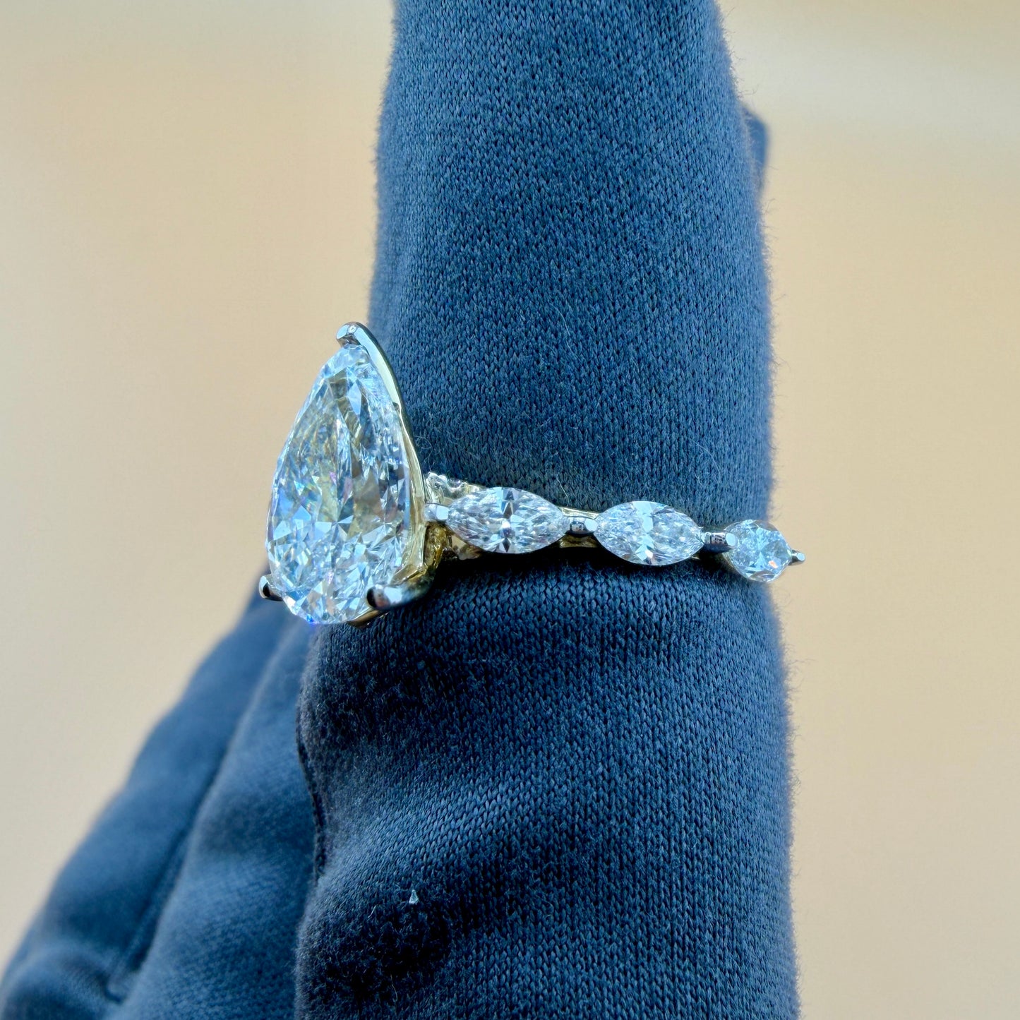 2.06 carats pear center 2.84 carats diamonds 14k gold Engagement Ring