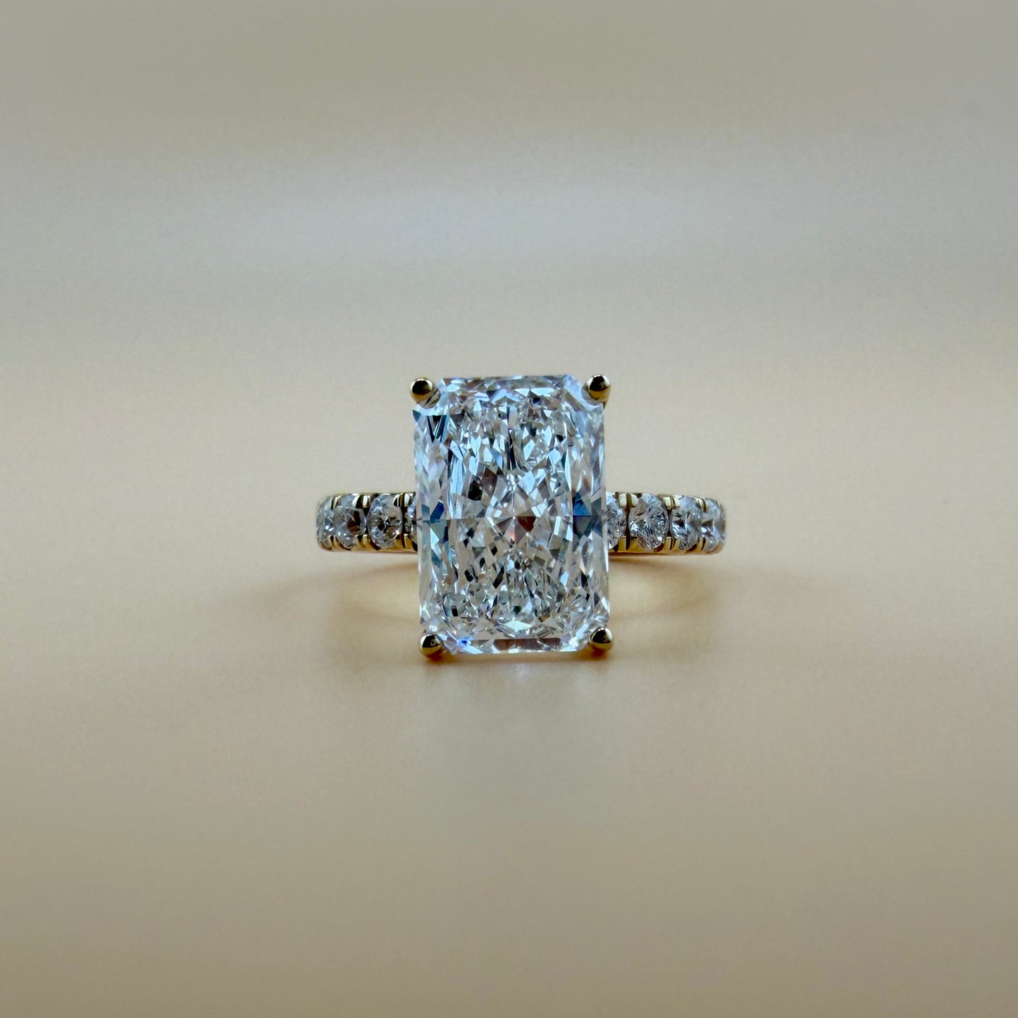 4.05 carats radiant center 5.18 carats diamonds 14k gold Engagement Ring