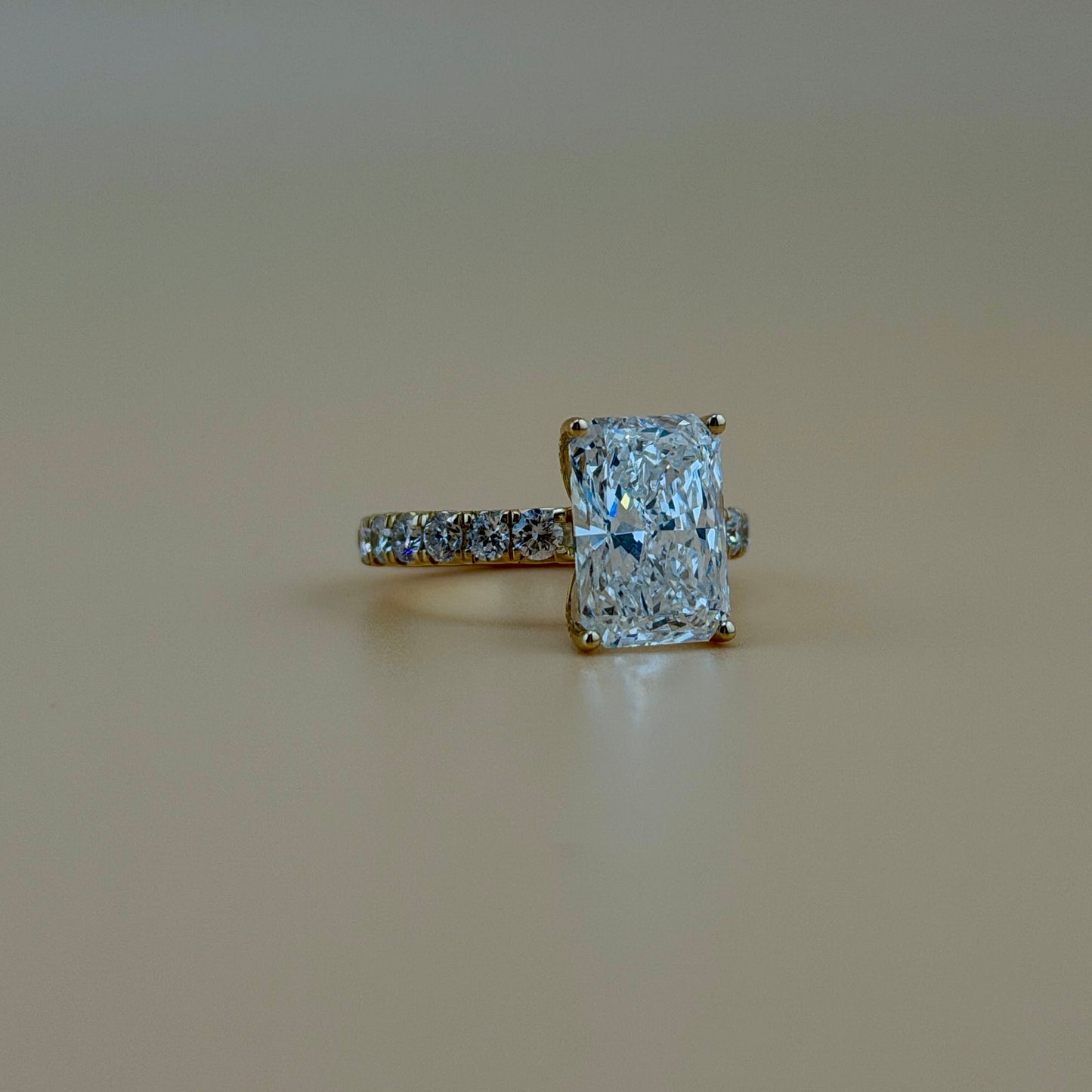 4.05 carats radiant center 5.18 carats diamonds 14k gold Engagement Ring