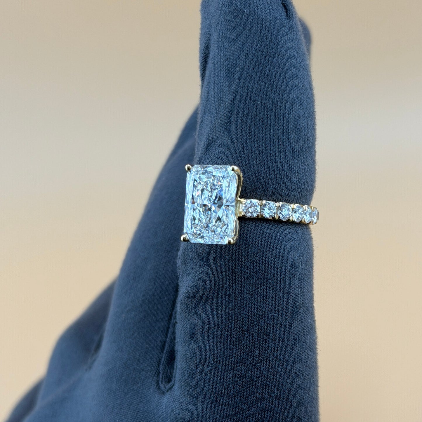 4.05 carats radiant center 5.18 carats diamonds 14k gold Engagement Ring