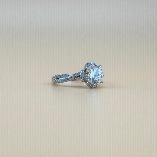 2 carats round center 2.5 carats diamonds 14k gold Engagement Ring