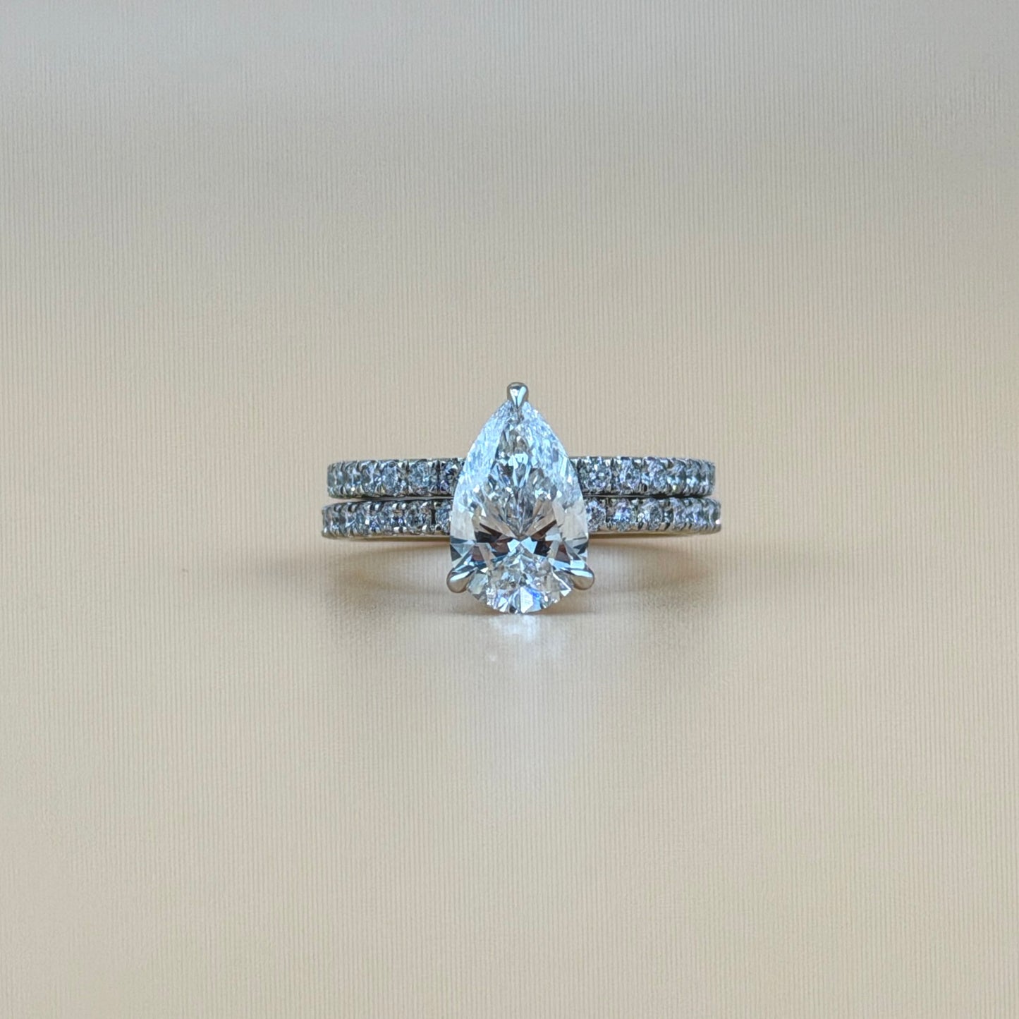 2.06 carats pear center 2.84 carats diamonds 14k gold Engagement Ring