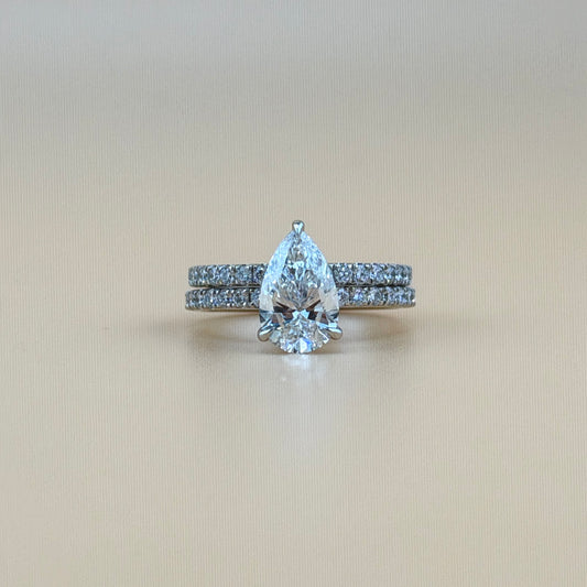 2.06 carats pear center 2.84 carats diamonds 14k gold Engagement Ring