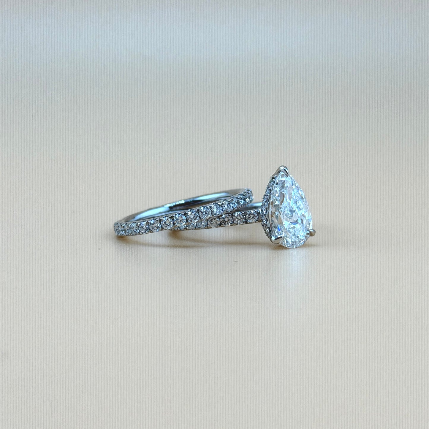 2.06 carats pear center 2.84 carats diamonds 14k gold Engagement Ring