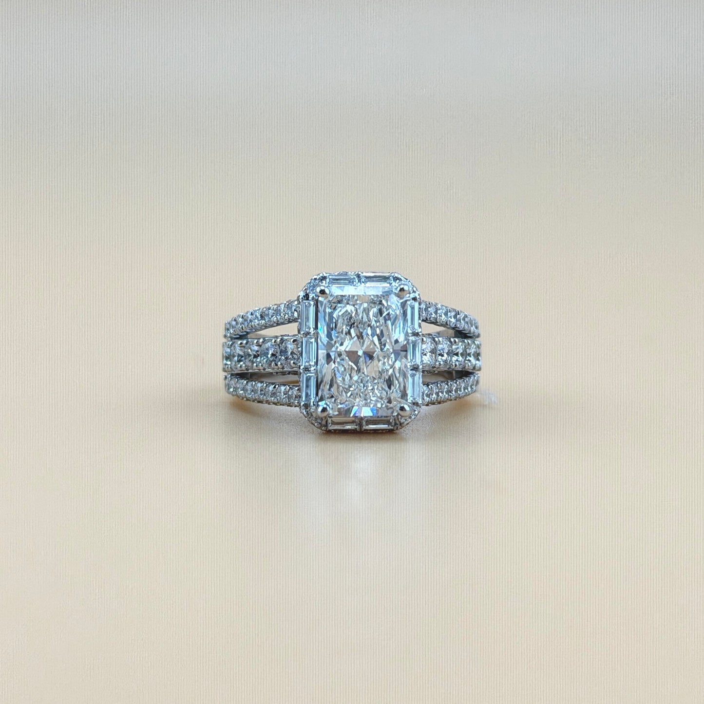 3.01 carats radiant center 5.15 carats diamonds 14k gold Engagement Ring