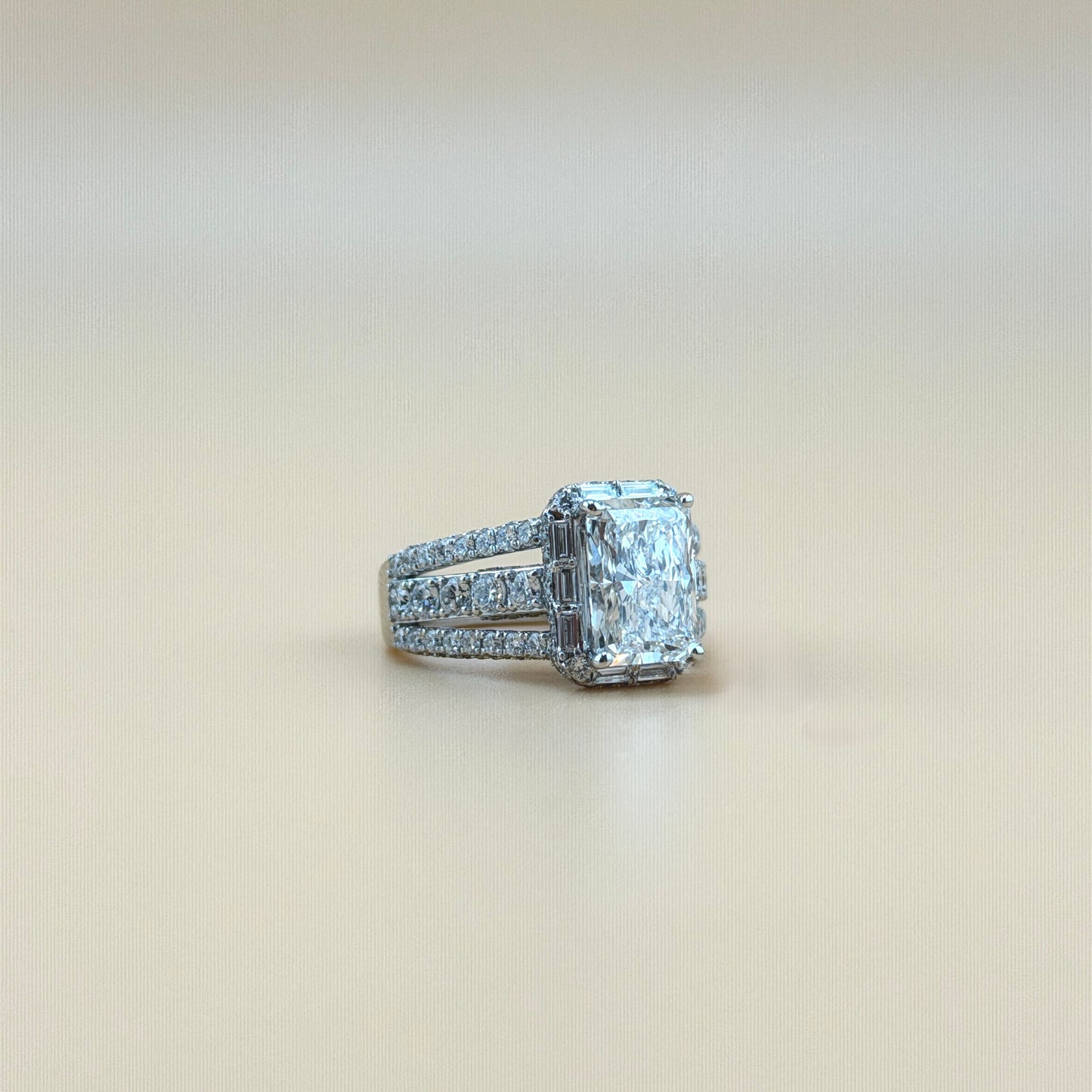 3.01 carats radiant center 5.15 carats diamonds 14k gold Engagement Ring