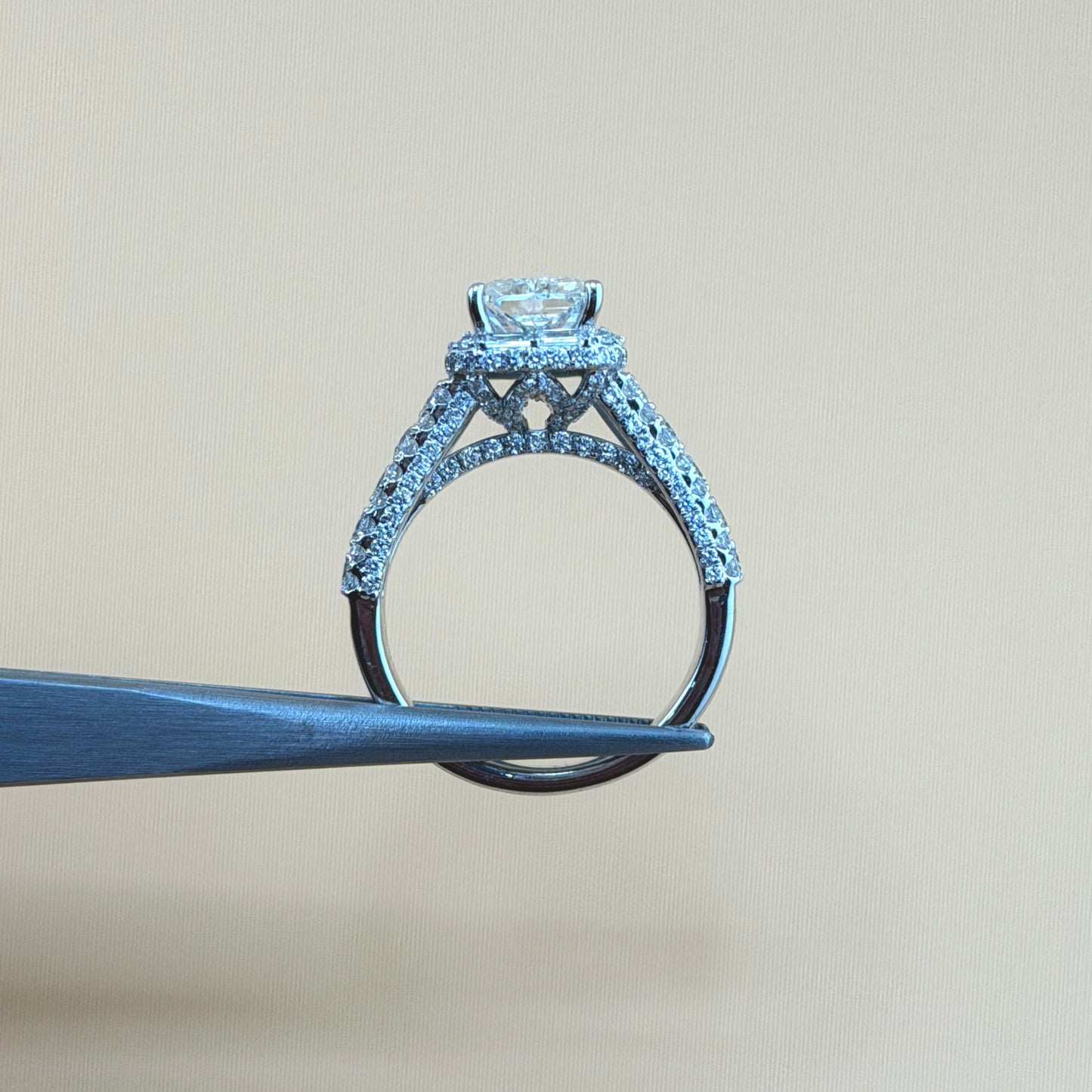 3.01 carats radiant center 5.15 carats diamonds 14k gold Engagement Ring