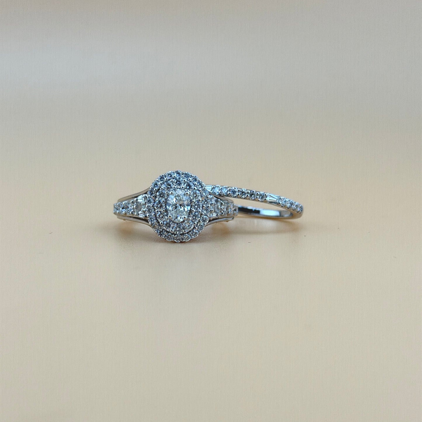 2.5 carats Natural diamonds  14k gold Engagement Ring