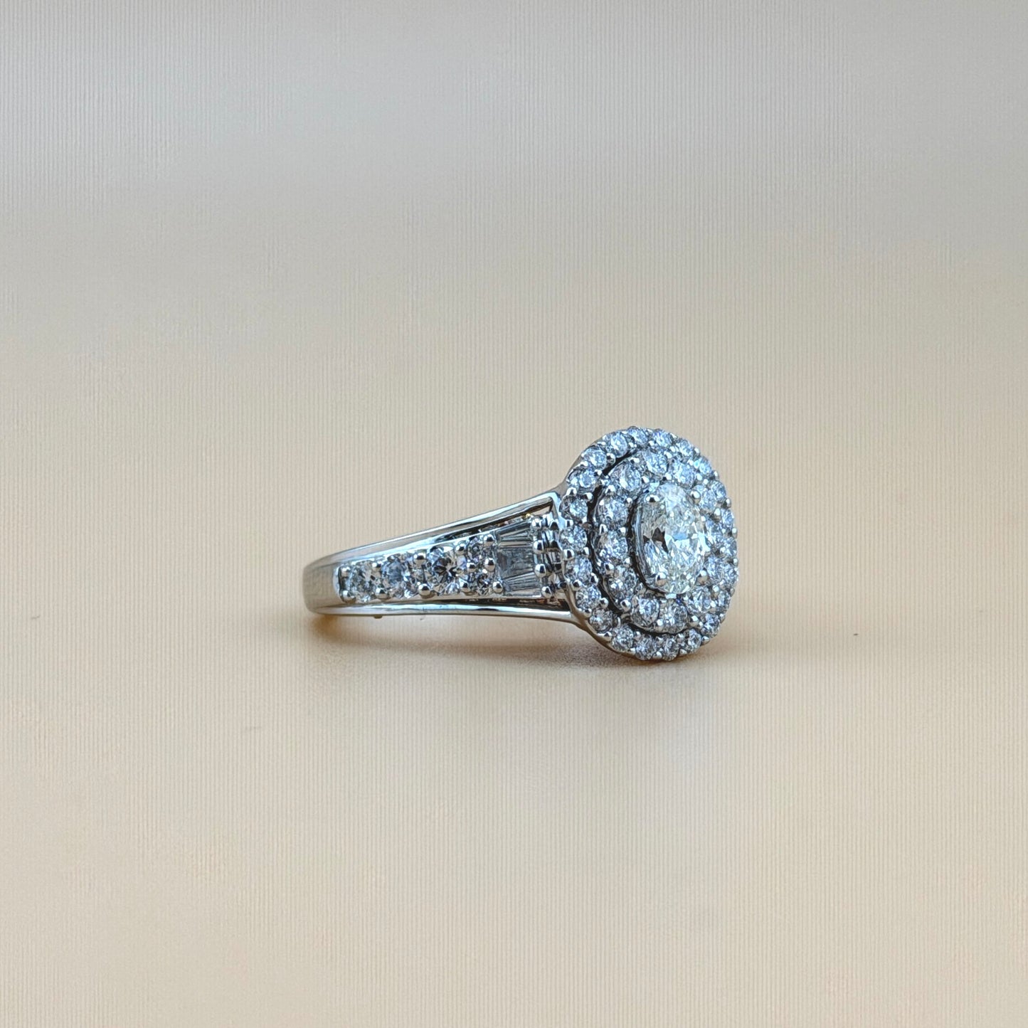 2.5 carats Natural diamonds  14k gold Engagement Ring
