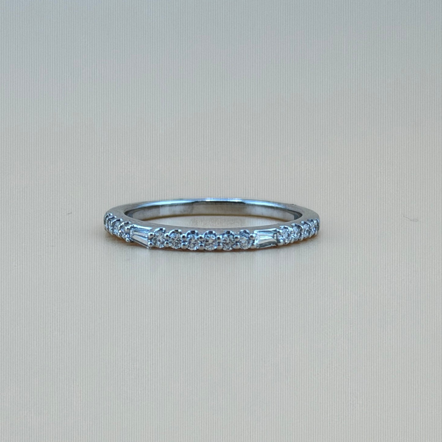 2.5 carats Natural diamonds  14k gold Engagement Ring