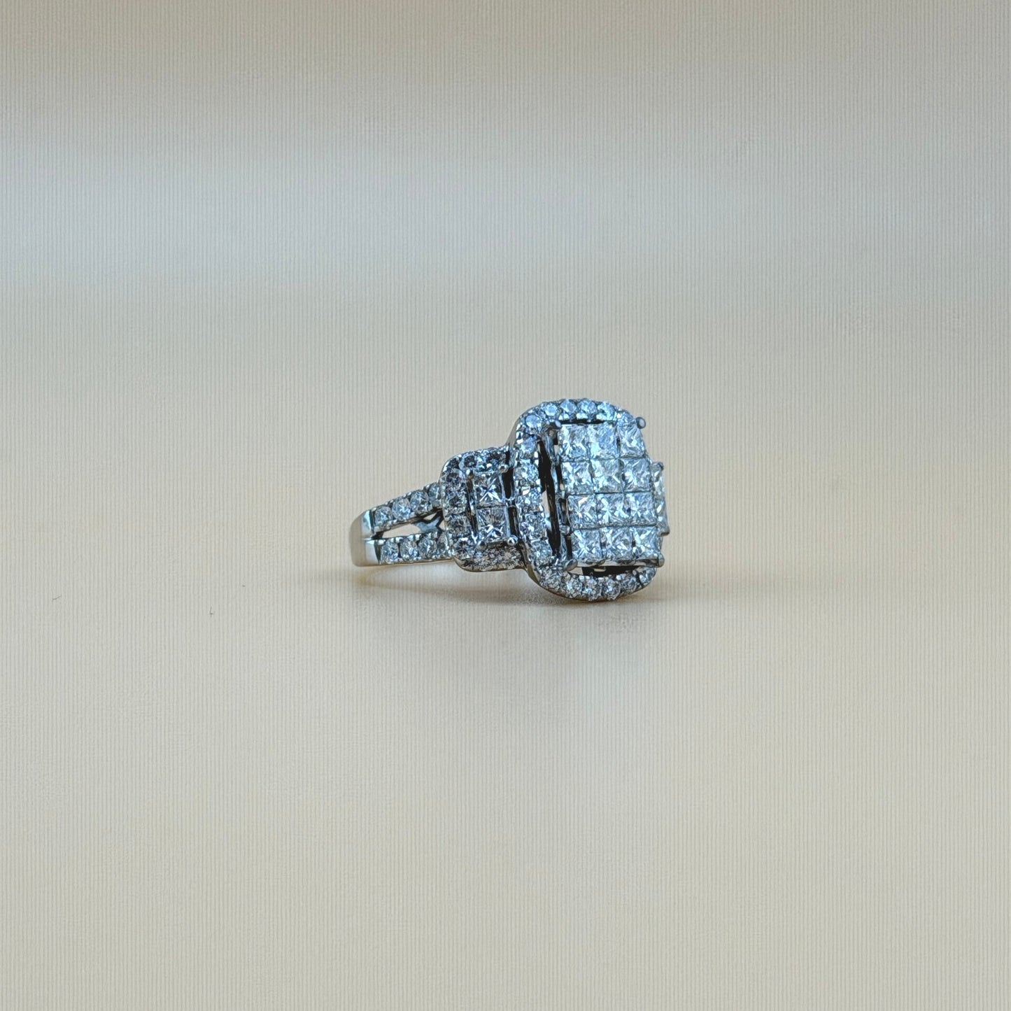 2.5 carats Natural diamonds  14k gold Engagement Ring