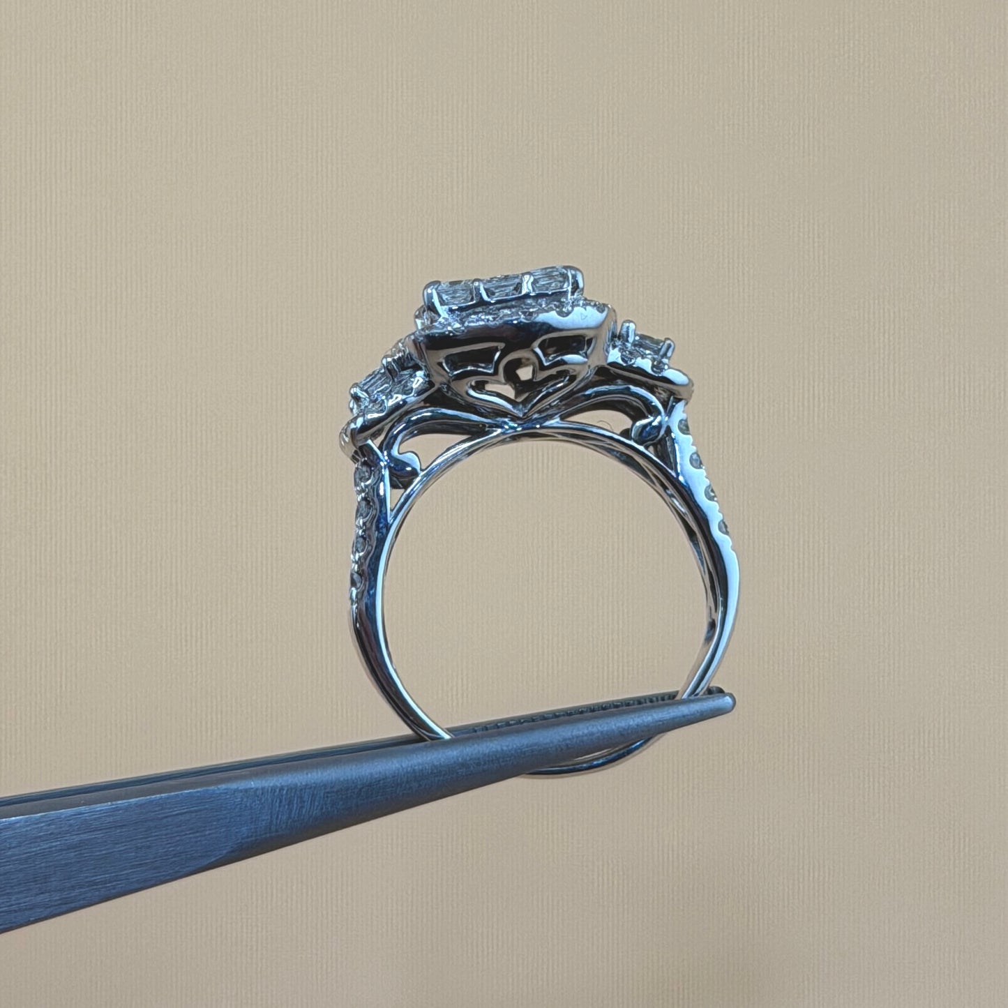 2.5 carats Natural diamonds  14k gold Engagement Ring
