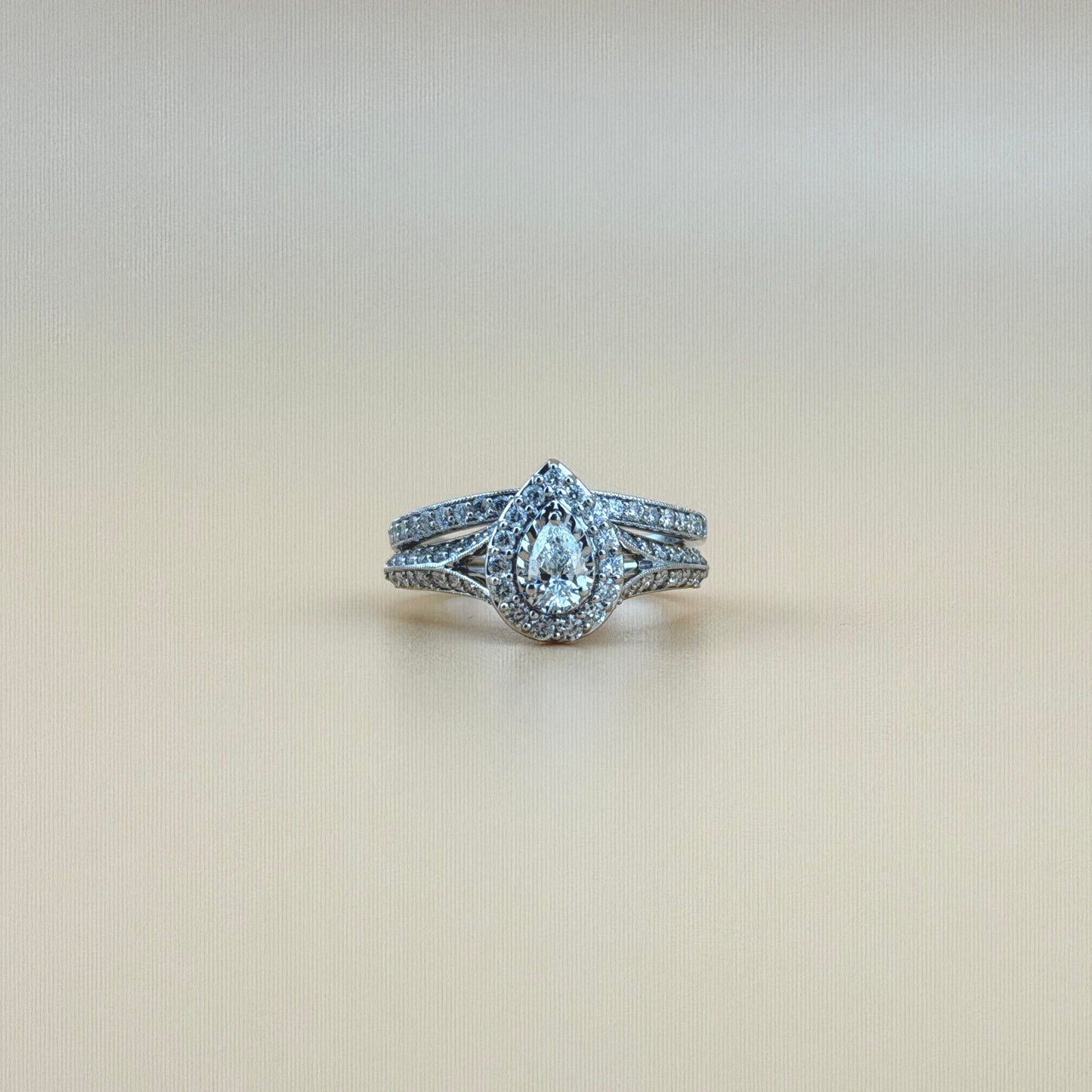 0.28 carats Natural diamonds with Sapphire gemstone center 14k gold Engagement Ring