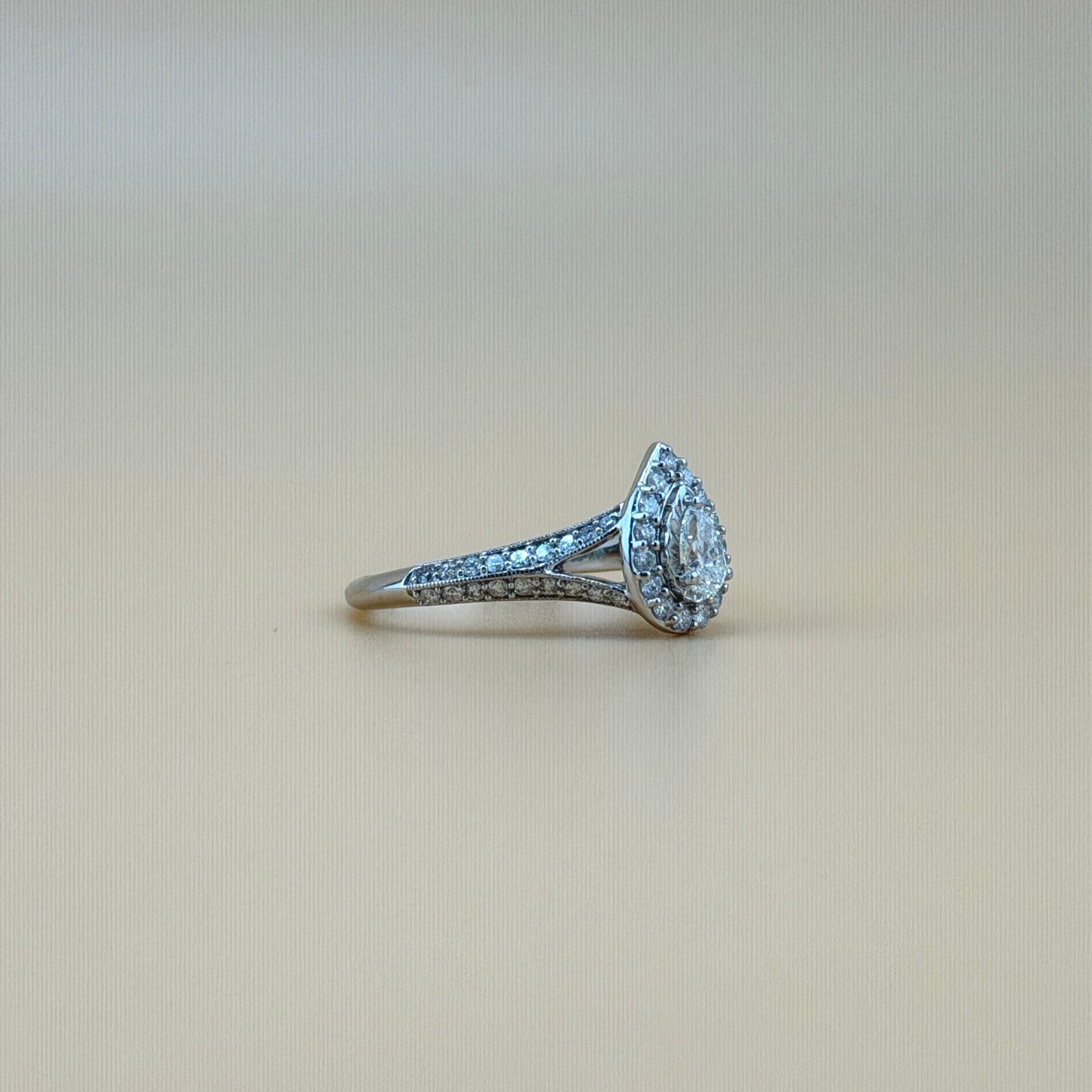 0.28 carats Natural diamonds with Sapphire gemstone center 14k gold Engagement Ring