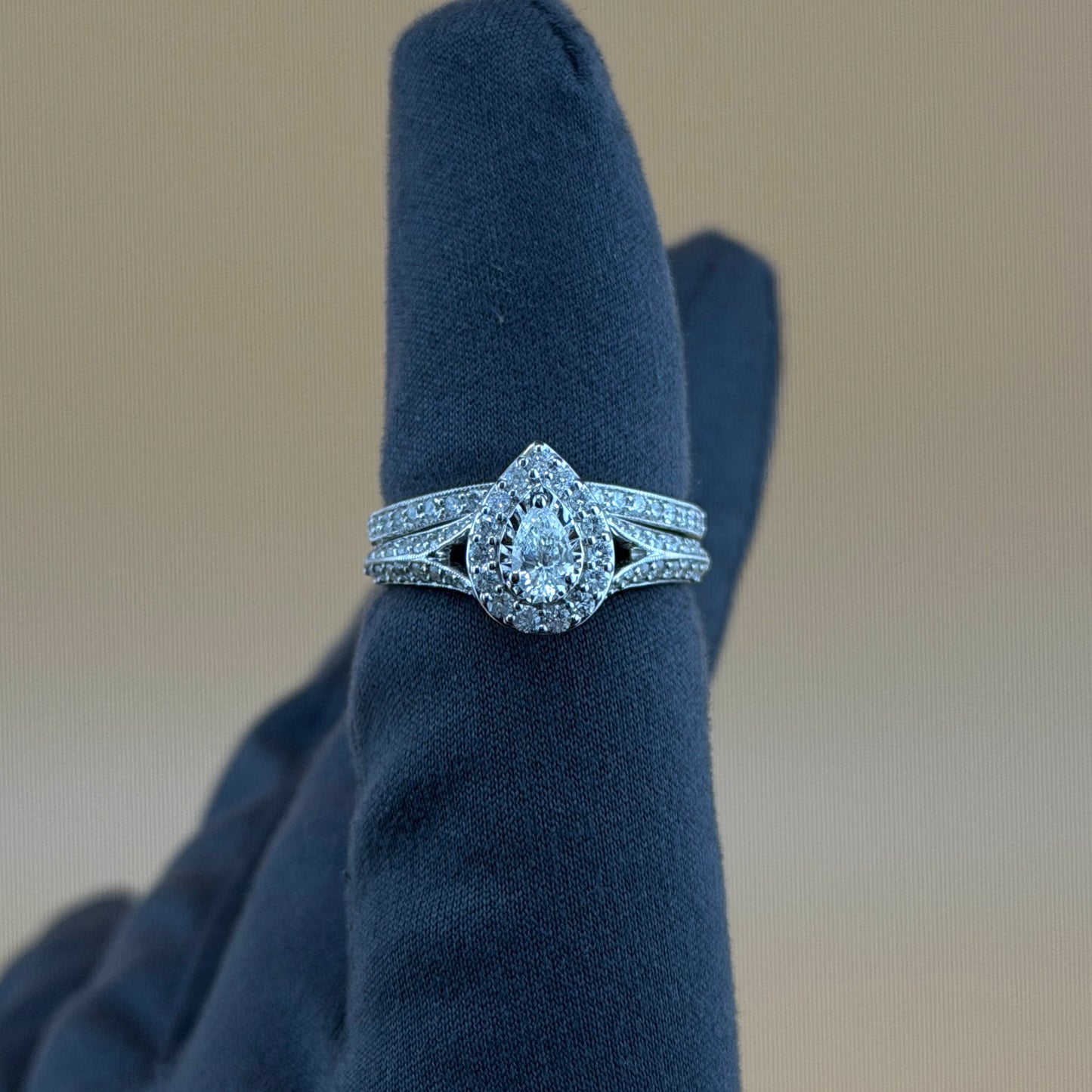 0.28 carats Natural diamonds with Sapphire gemstone center 14k gold Engagement Ring