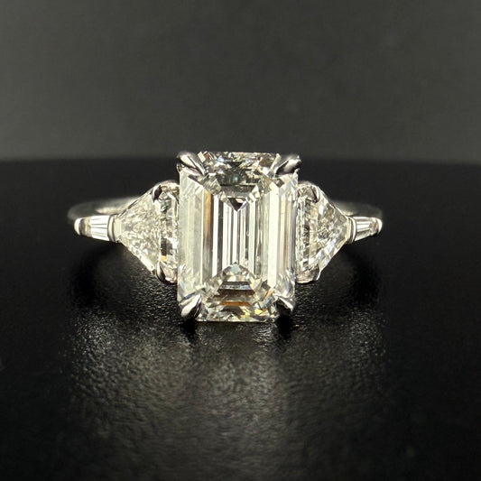 2 carats emerald center 2.92 carats diamonds 14k gold Engagement Ring