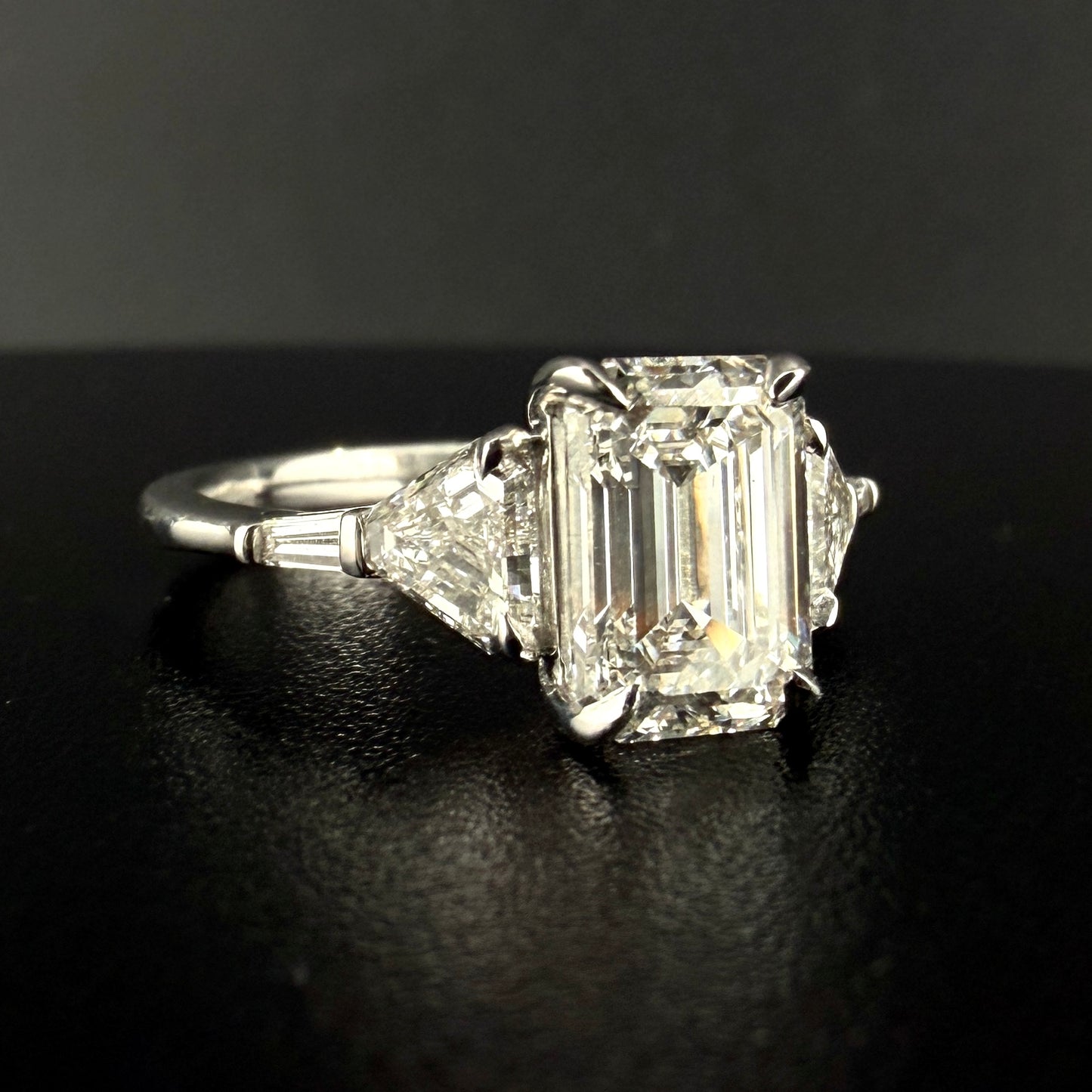 2 carats emerald center 2.92 carats diamonds 14k gold Engagement Ring