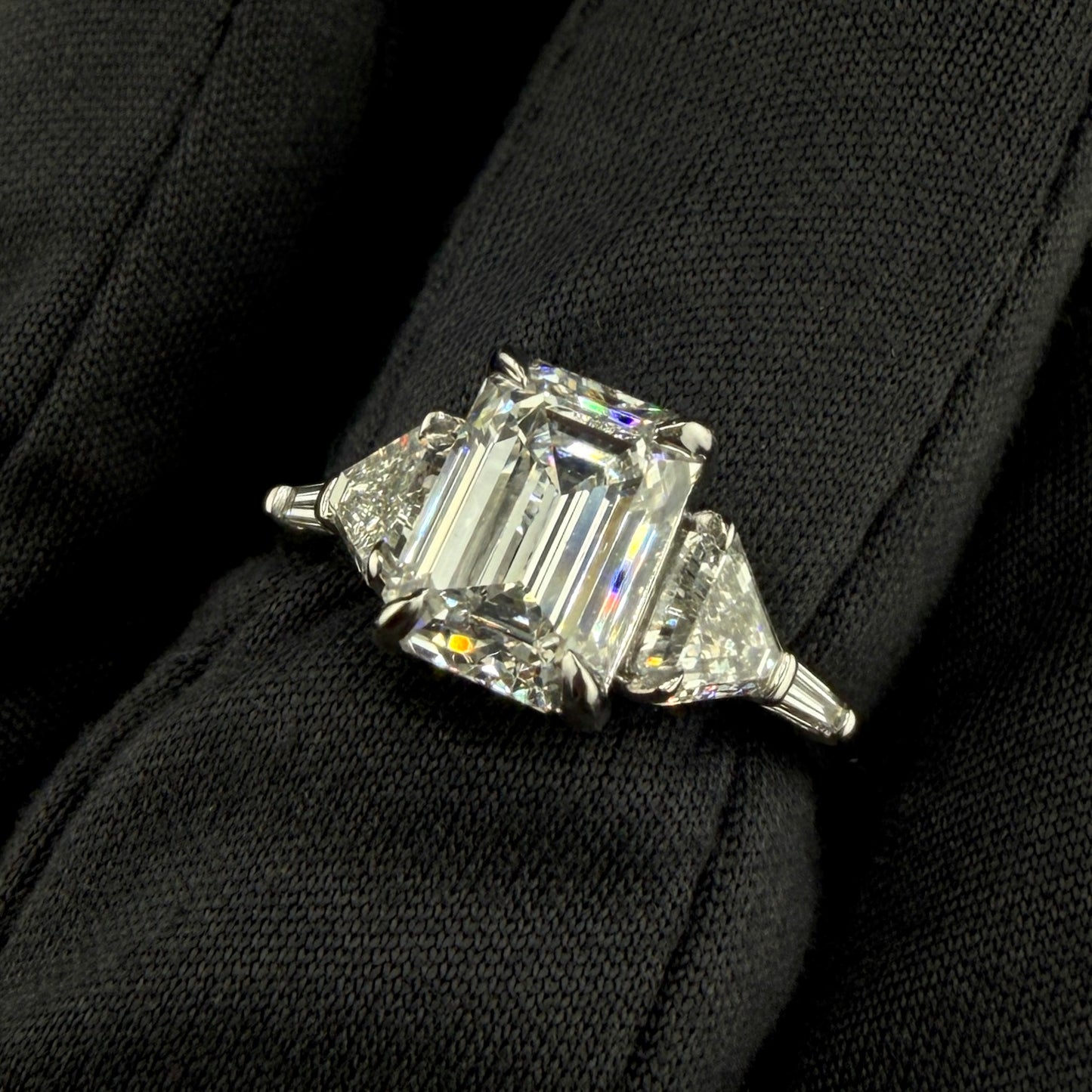 2 carats emerald center 2.92 carats diamonds 14k gold Engagement Ring