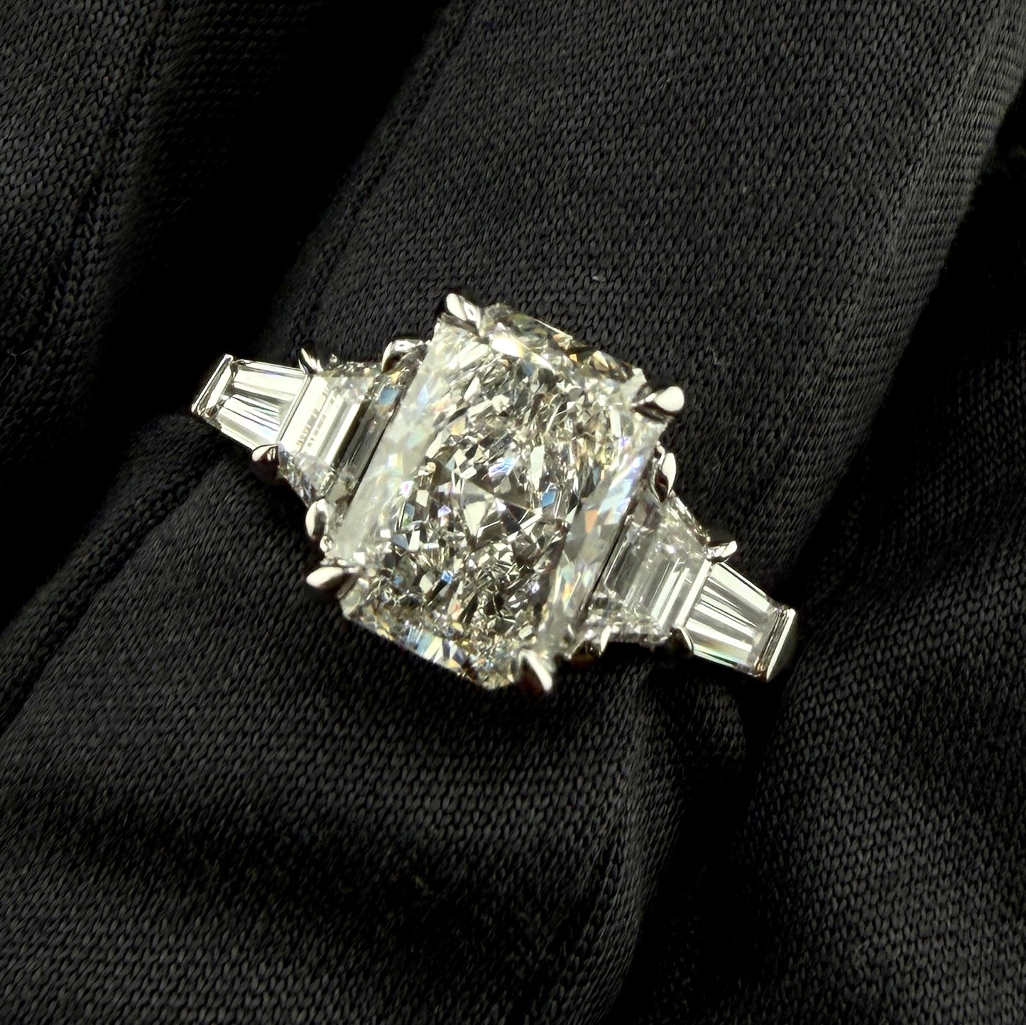 14K White Gold 2.76 CTW Radiant Diamond Engagement Ring – 2.01 Ct Center E–F/VS1 Lab Grown