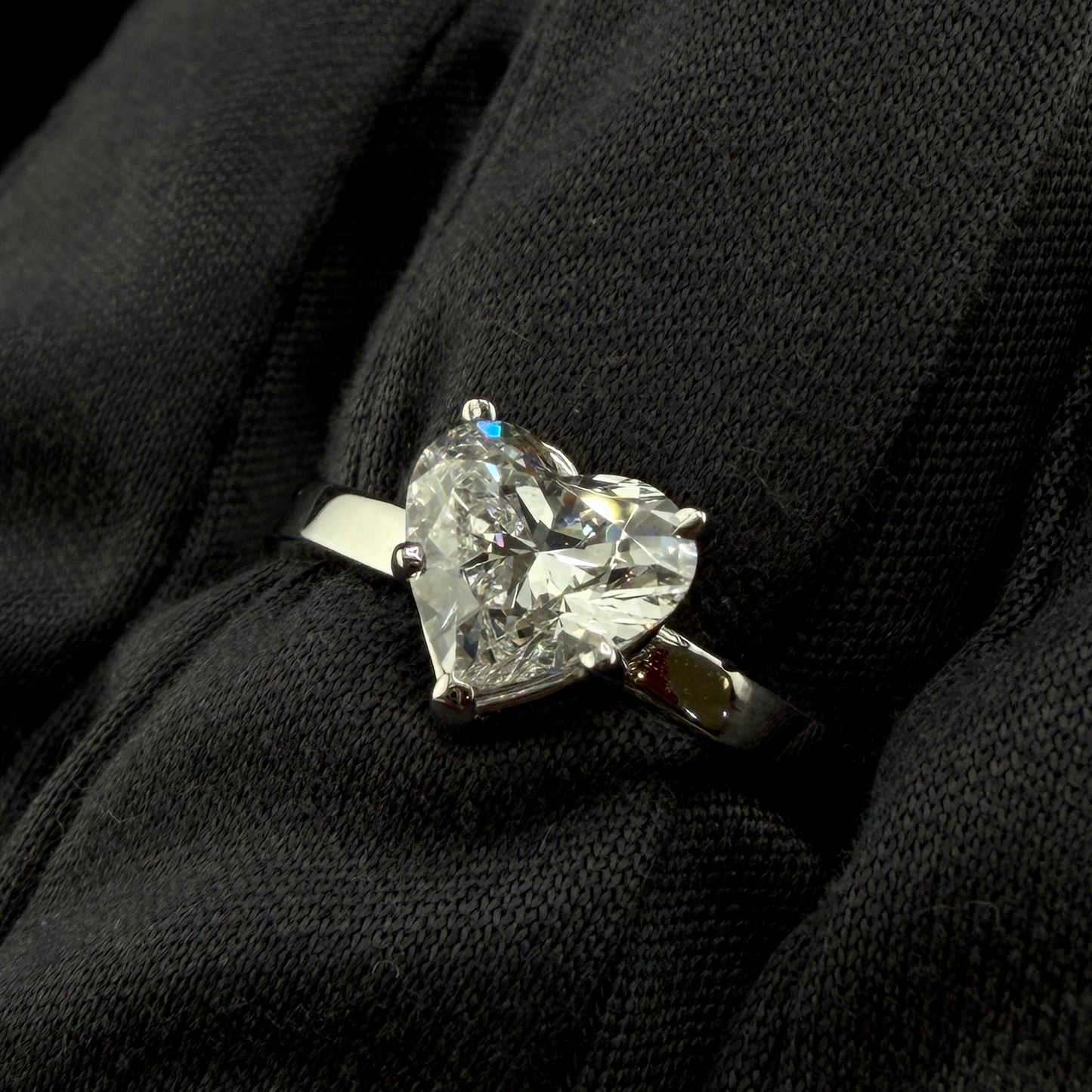 14K White Gold Heart Diamond Solitaire Engagement Ring – 1.00 Ct Center